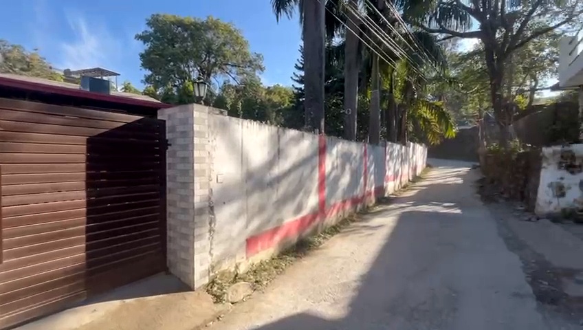 Driveway or approach to ChiMano House